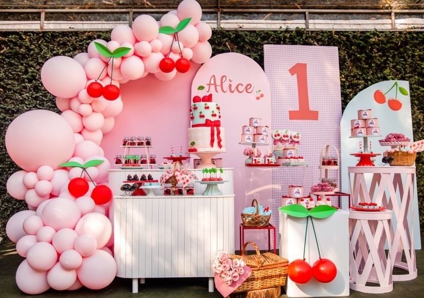 Confeitaria De Sucesso no Instagram: “🍰 OLHA QUE PERFEITOO! Qual sua not…   Decoração do bolo de aniversário, Bolo de aniversario adulto, Bolo lindo  de aniversário